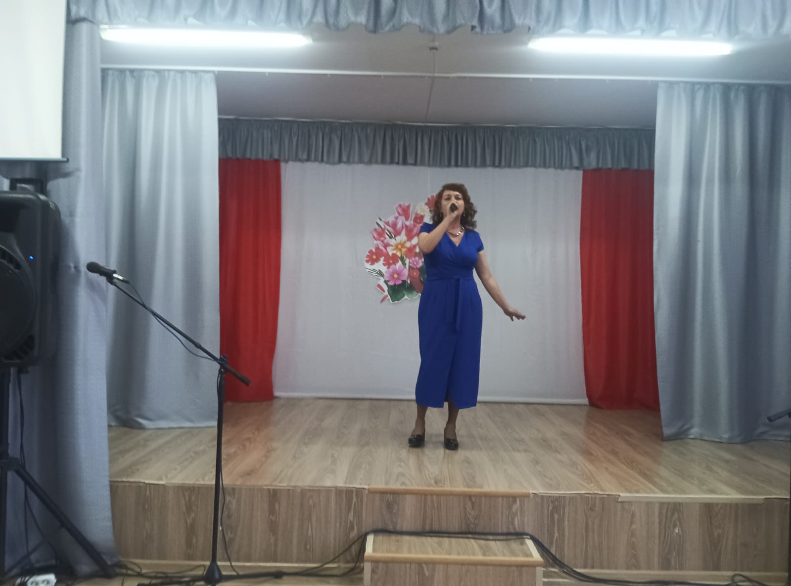 Светлый праздник - женский день