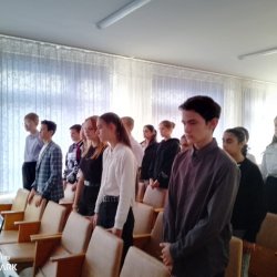 На мир смотрите добрыми глазами